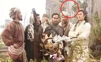 影视剧中雷人穿帮,褪色的苹果,猪八戒的鼻子,而它却最省钱

